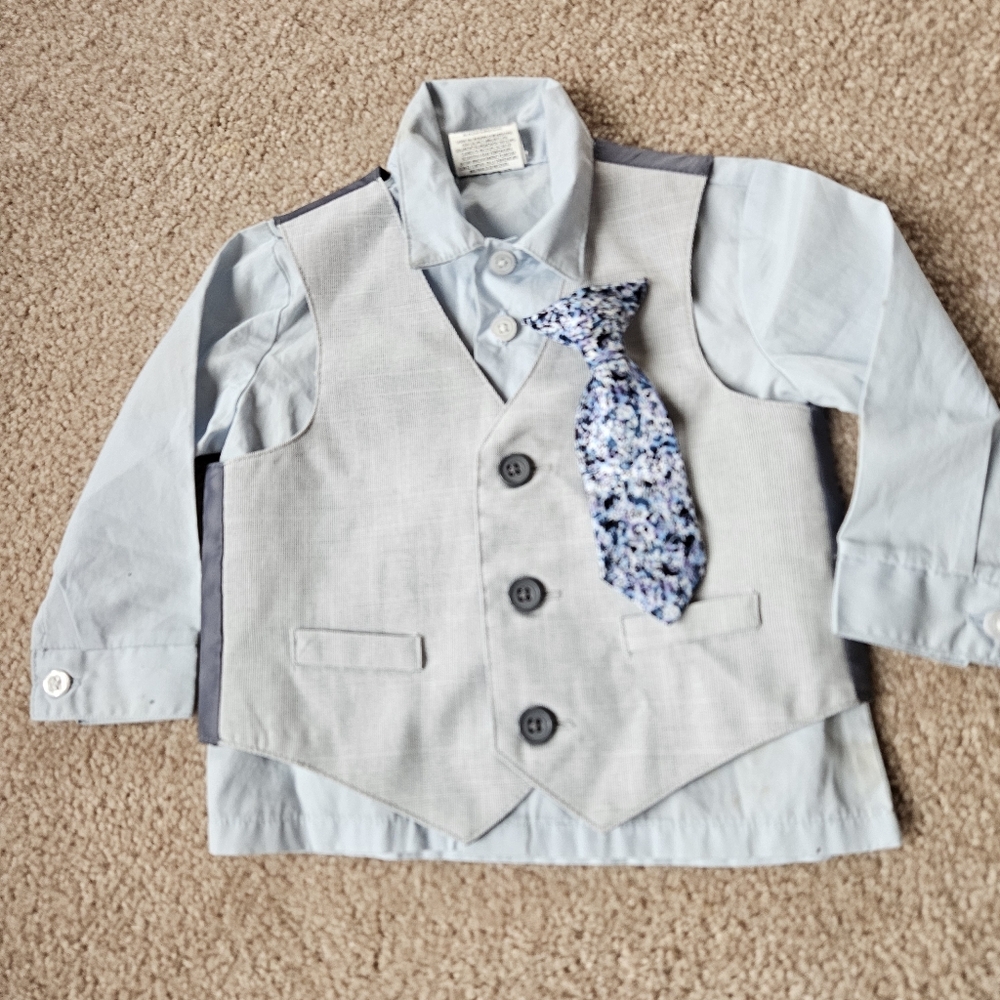 Van Heusen 4 Piece Infant Suit 6/9month - Picture 4 of 4